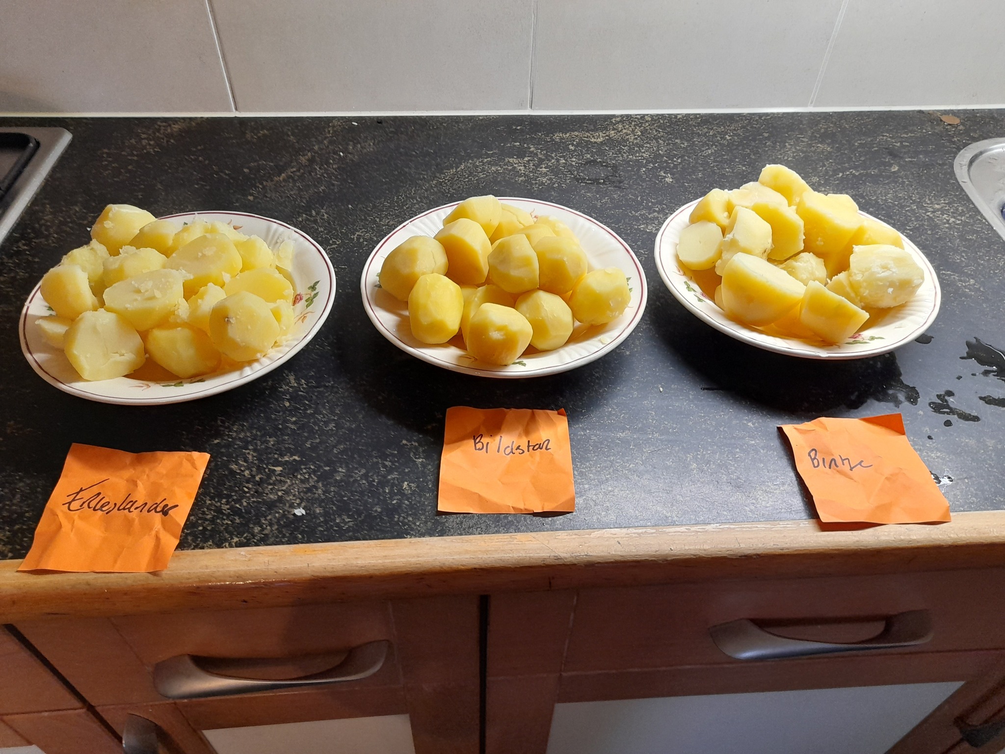 Boerderijwinkel Lensink Aalten - Lintelo doet kooktest aardappelen